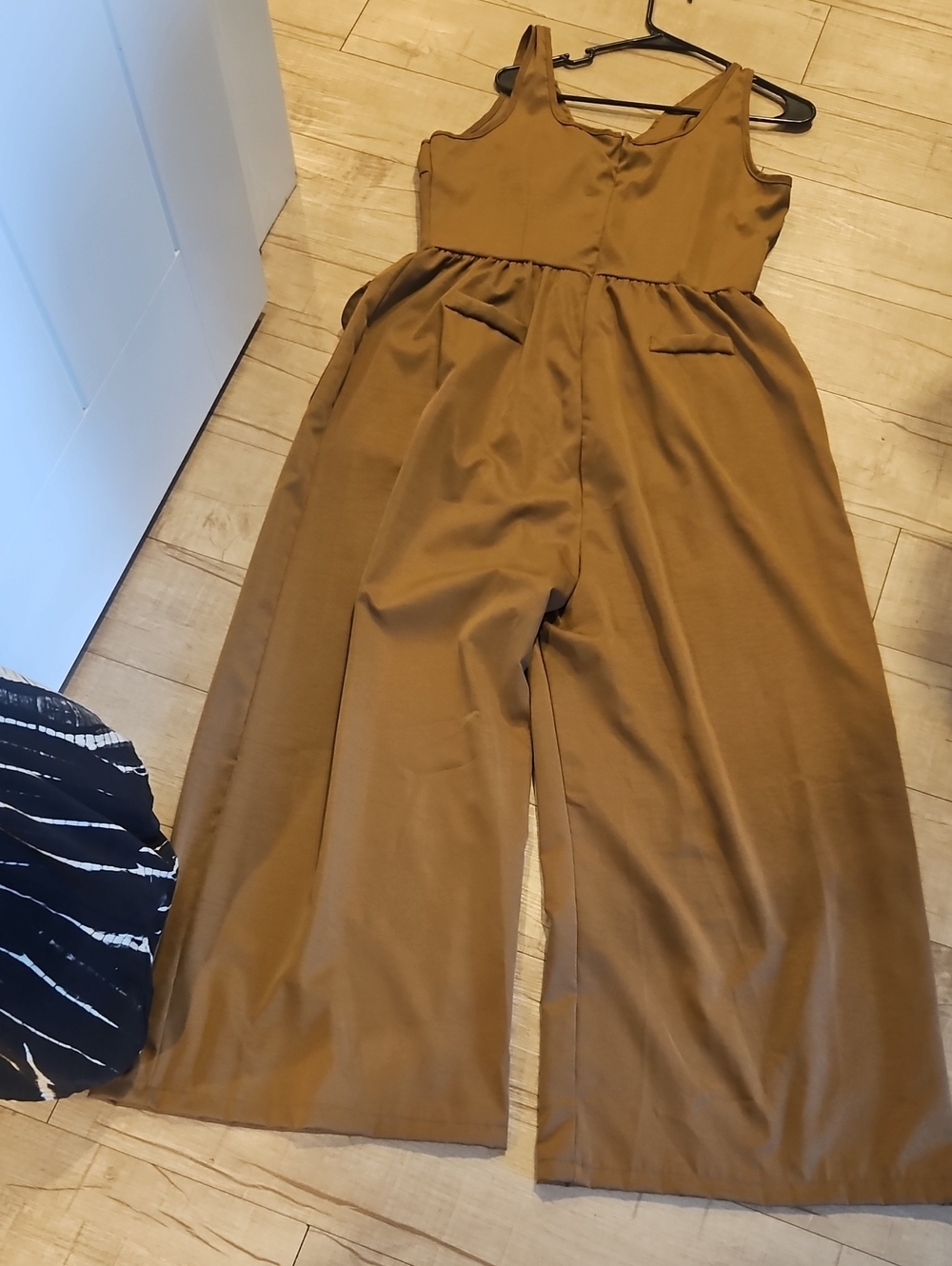 Women’s Brown V-Neck Wide-Leg Jumpsuit with Pockets - Picture 3 of 4